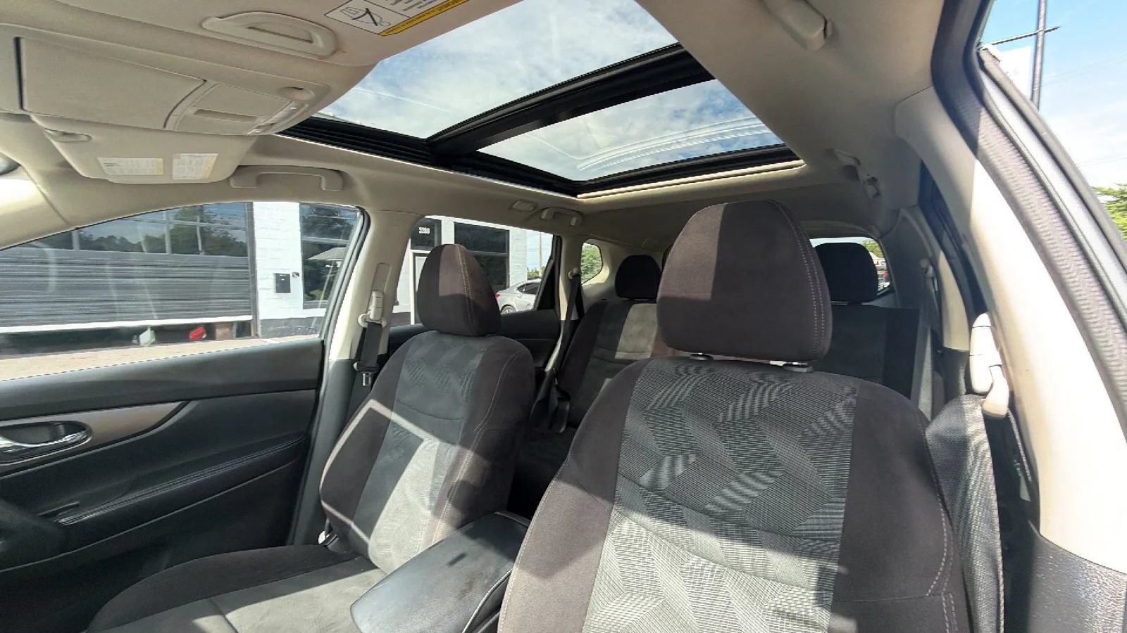 Used 2014 Nissan Rogue SV w/ SV Premium Package AWD/4WD image 37