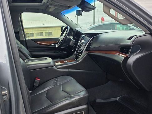 Used 2019 Cadillac Escalade Premium Luxury image 13