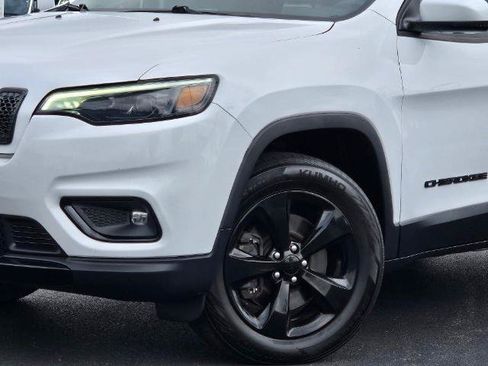 Used 2020 Jeep Cherokee Latitude Plus AWD/4WD image 2