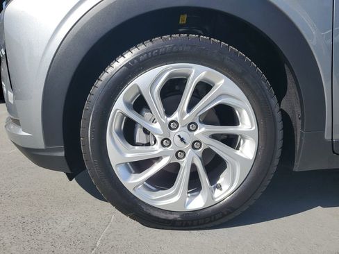 Used 2027 Chevrolet Bolt LT w/ Comfort Package FWD image 7