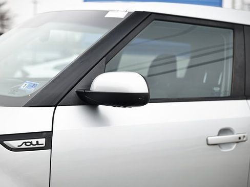 Used 2017 Kia Soul + w/ Audio Package image 4