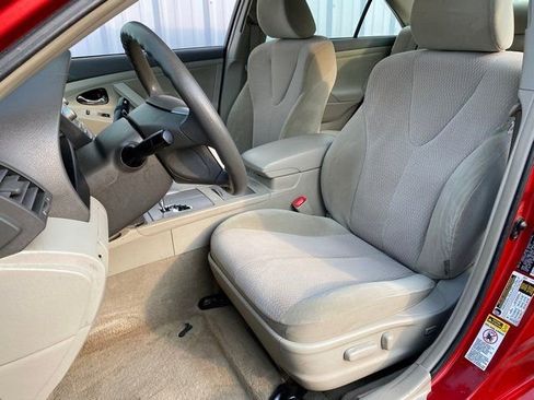 Used 2011 Toyota Camry LE image 16