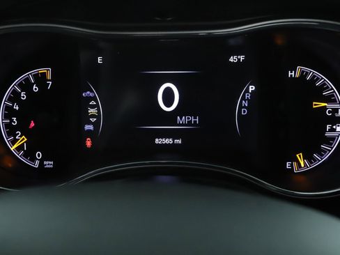 Used 2021 Jeep Grand Cherokee Laredo X image 12