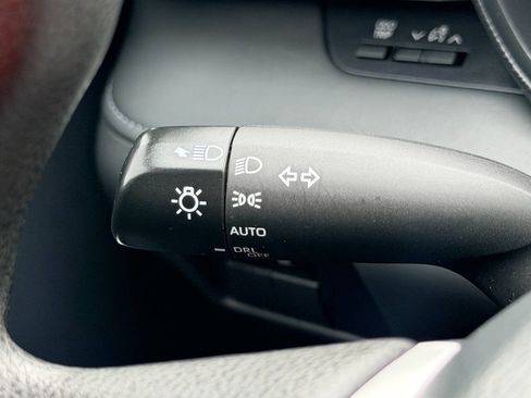 Used 2023 Toyota Highlander L FWD image 41