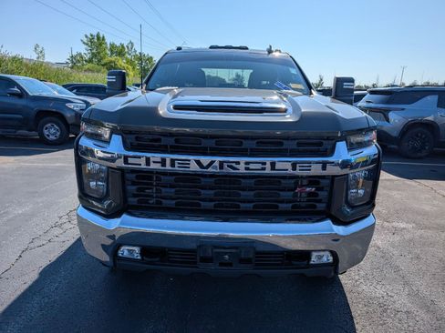 Used 2022 Chevrolet Silverado 2500 LT w/ Convenience Package AWD/4WD image 2