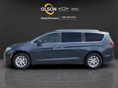 Used 2021 Chrysler Pacifica Touring-L FWD image 2