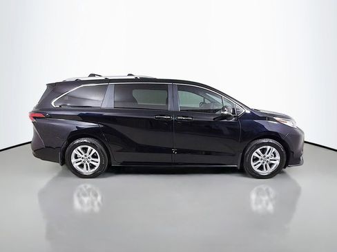 Used 2025 Toyota Sienna Limited AWD/4WD image 5