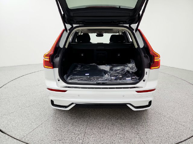 New 2026 Volvo XC60 T8 Plus w/ Climate Package AWD/4WD image 19