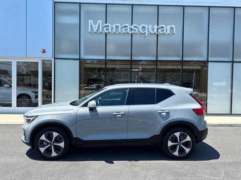 Certified 2025 Volvo XC40 B5 Plus AWD/4WD image 2