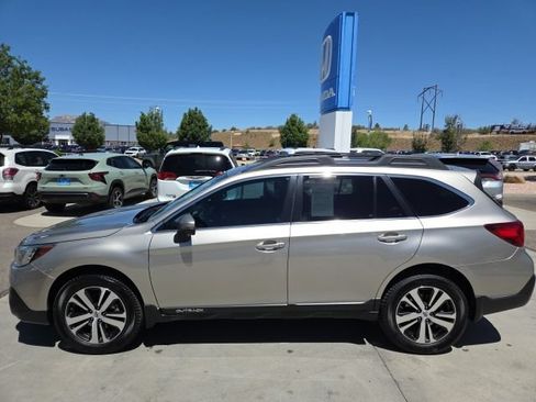 Used 2018 Subaru Outback 3.6R Limited AWD/4WD image 8