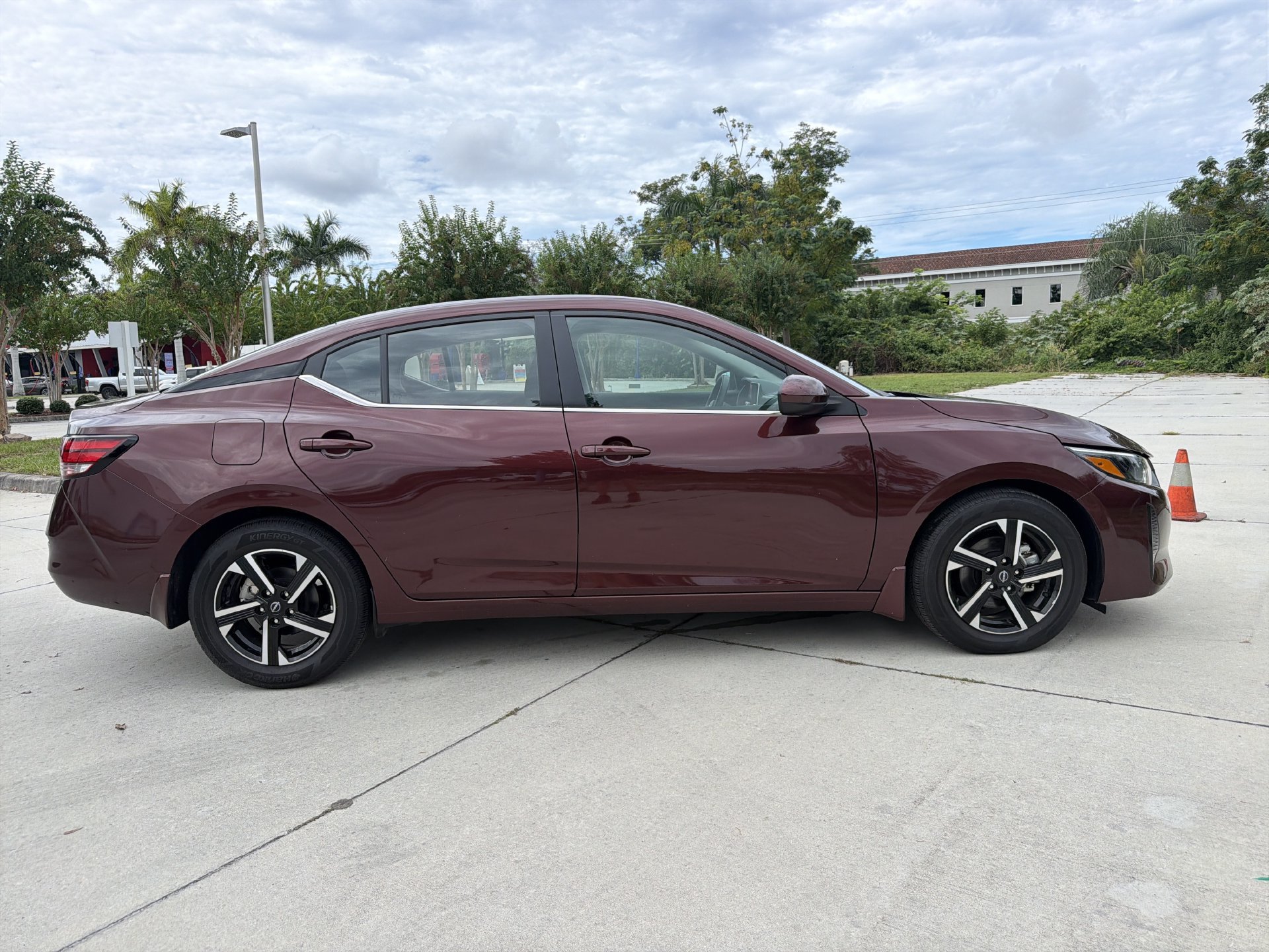 Used 2025 Nissan Sentra SV w/ Trunk Package FWD image 3