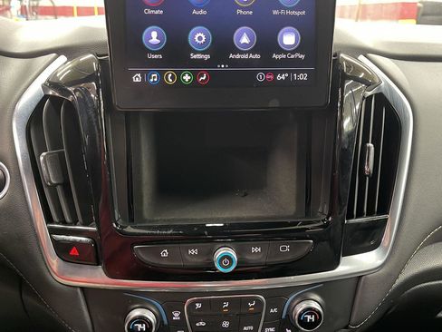 Used 2022 Chevrolet Traverse LT image 16