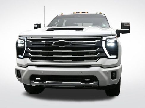Used 2025 Chevrolet Silverado 2500 High Country w/ High Country Premium Package AWD/4WD image 8