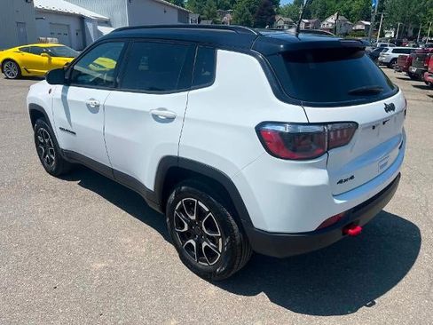 Used 2025 Jeep Compass Trailhawk AWD/4WD image 9