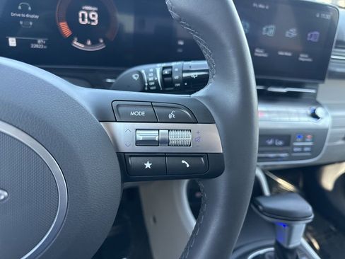 Used 2025 Hyundai Kona SEL image 16