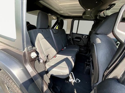 Used 2024 Jeep Wrangler Unlimited Rubicon AWD/4WD image 25