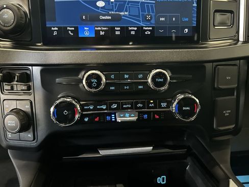 Used 2024 Ford F350 Platinum w/ FX4 Off-Road Package image 19