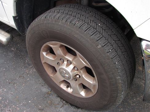 Used 2017 RAM 2500 SLT image 3