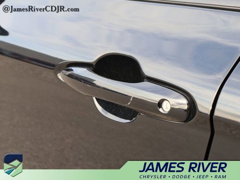 Used 2025 Toyota Camry SE image 19