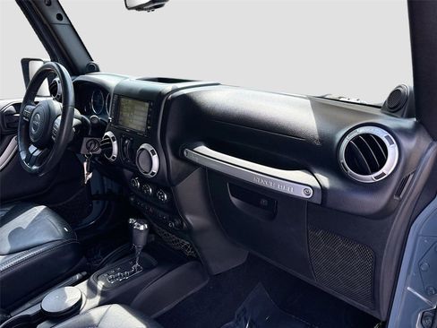 Used 2014 Jeep Wrangler Unlimited Rubicon w/ Connectivity Group AWD/4WD image 27