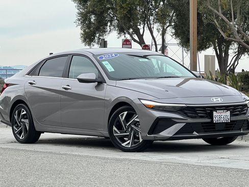 Used 2024 Hyundai Elantra SEL w/ Convenience Package image 2