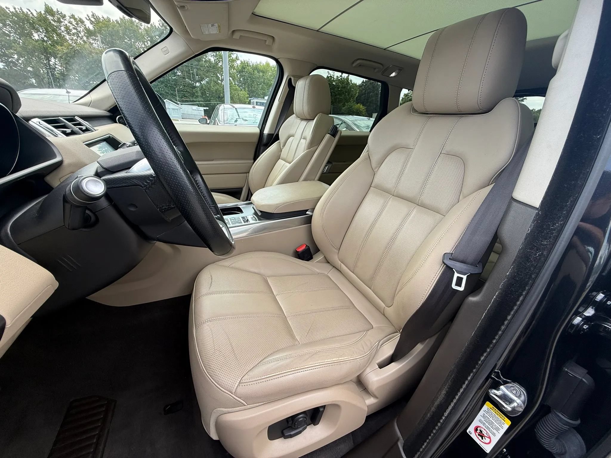 Used 2017 Land Rover Range Rover Sport SE AWD/4WD image 14
