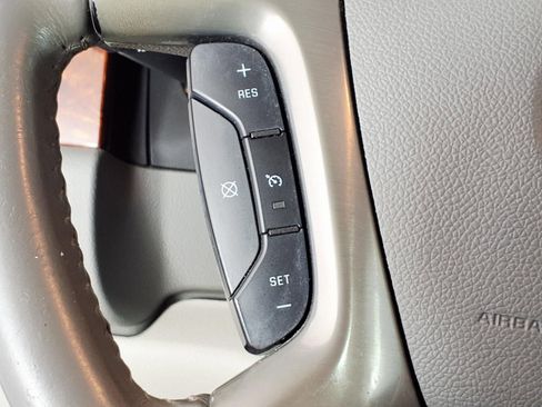 Used 2014 Chevrolet Suburban LT RWD image 17