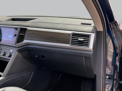 Used 2021 Volkswagen Atlas SE w/ Panoramic Sunroof Package FWD image 19
