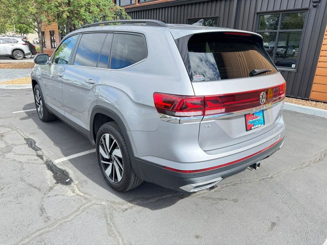 Used 2025 Volkswagen Atlas SE AWD/4WD image 3