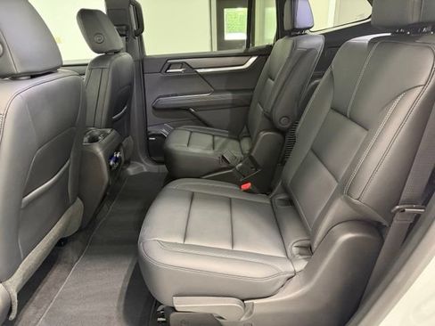 Used 2026 GMC Acadia Elevation w/ Elevation Premium Package FWD image 28