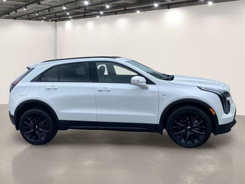 Used 2023 Cadillac XT4 Sport w/ Cold Weather Package AWD/4WD image 8