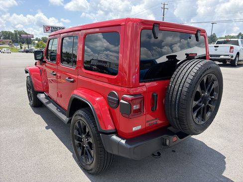 Used 2025 Jeep Wrangler Unlimited Sahara AWD/4WD image 8