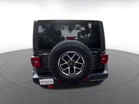 Used 2025 Jeep Wrangler Unlimited Rubicon image 12