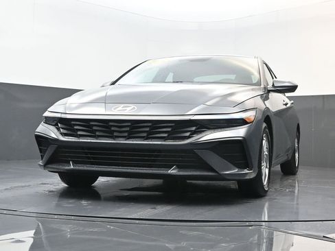 Certified 2026 Hyundai Elantra SE FWD image 27
