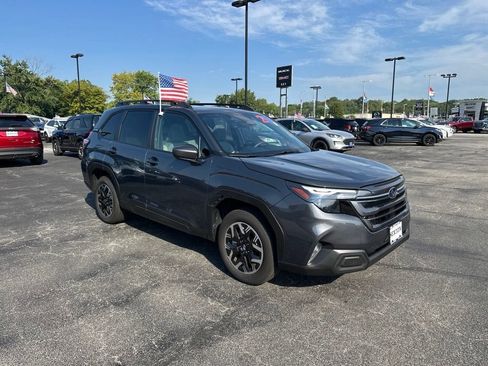 Used 2025 Subaru Forester Premium AWD/4WD image 3