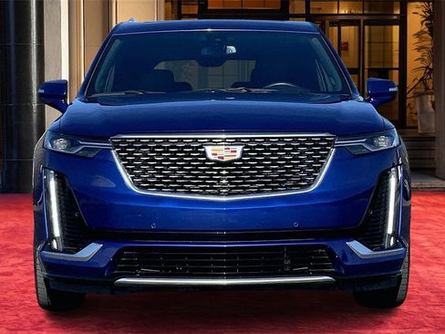 Certified 2023 Cadillac XT6 Premium Luxury image 3