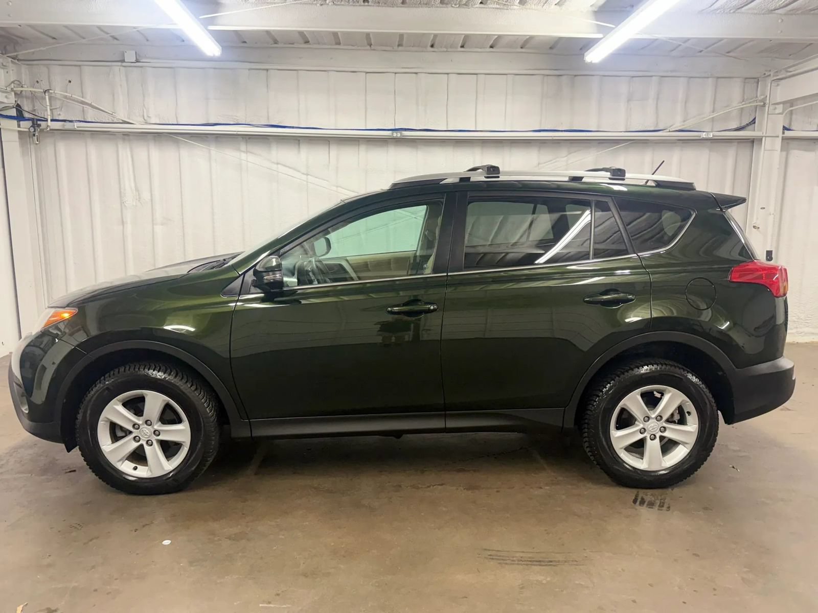 Used 2013 Toyota RAV4 XLE AWD/4WD image 4