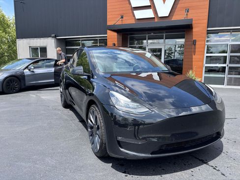 Used 2021 Tesla Model Y Long Range AWD/4WD image 3
