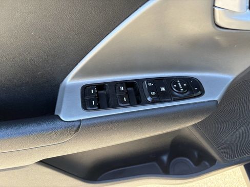 Used 2018 Kia Niro LX FWD image 25