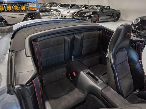 Used 2015 Porsche 911 Cabriolet image 31