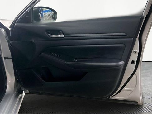 Used 2024 Nissan Altima 2.5 SV image 27