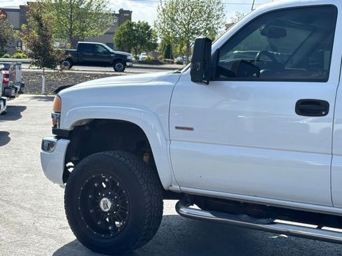 Used 2004 GMC Sierra 2500 SLE w/ Heavy-Duty Power Package AWD/4WD image 6