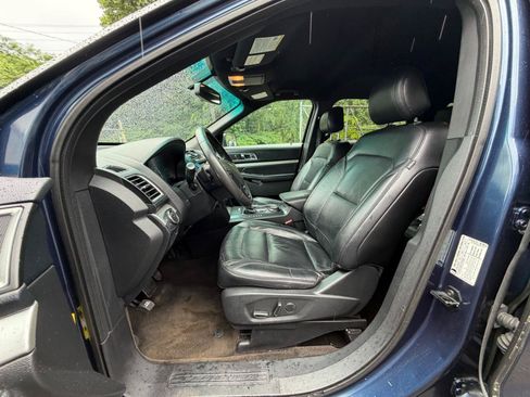 Used 2016 Ford Explorer XLT w/ Equipment Group 202A AWD/4WD image 17