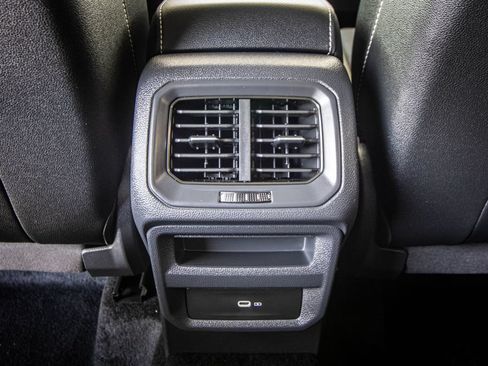 Used 2022 Volkswagen Taos SE w/ Panoramic Sunroof Package FWD image 29