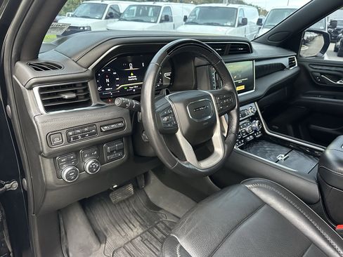 Used 2023 GMC Yukon Denali w/ Denali Reserve Package image 17