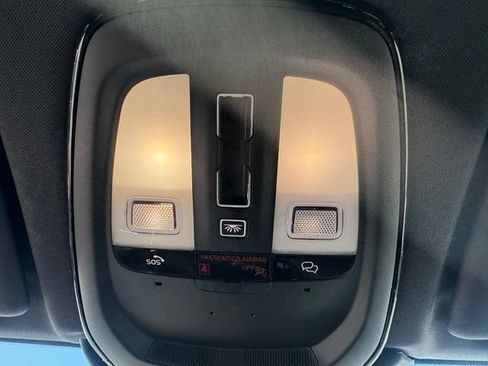 Used 2023 Volvo XC60 B6 Ultimate w/ Protection Package Premier AWD/4WD image 16
