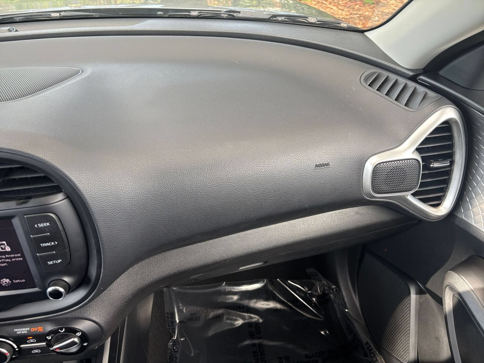 Used 2025 Kia Soul LX w/ LX Technology Package FWD image 32