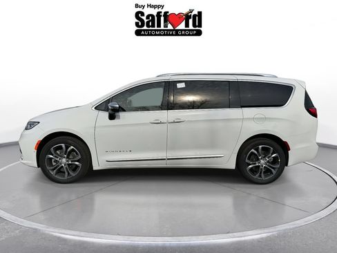 New 2026 Chrysler Pacifica Pinnacle w/ Trailer Tow Group AWD/4WD image 5