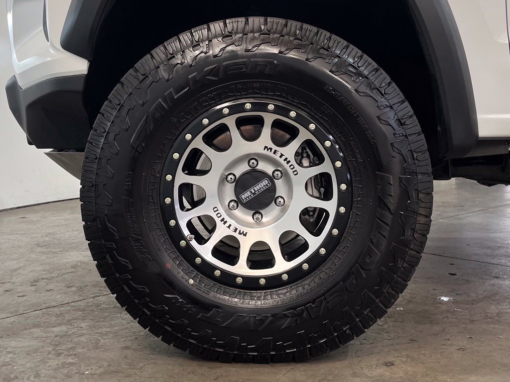 Used 2025 Chevrolet Colorado ZR2 w/ Technology Package AWD/4WD image 14