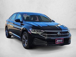 Used 2024 Volkswagen Jetta SE FWD video 3